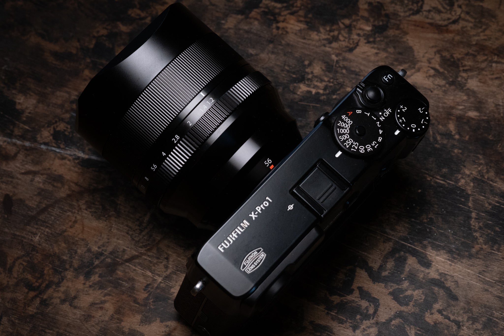XF 56mm f/1.2 r wr – Squarehood