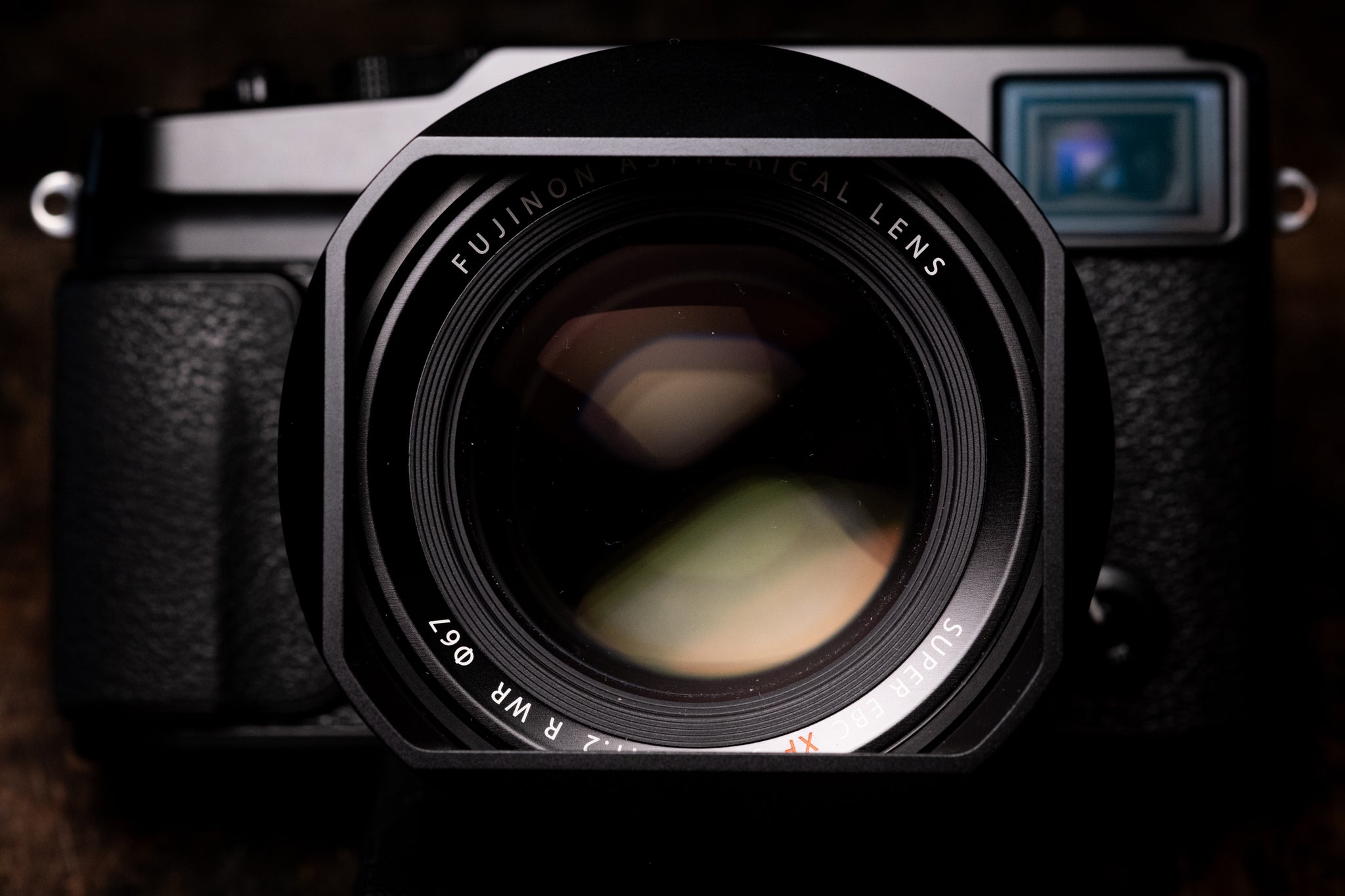 XF 56mm f/1.2 r wr – Squarehood