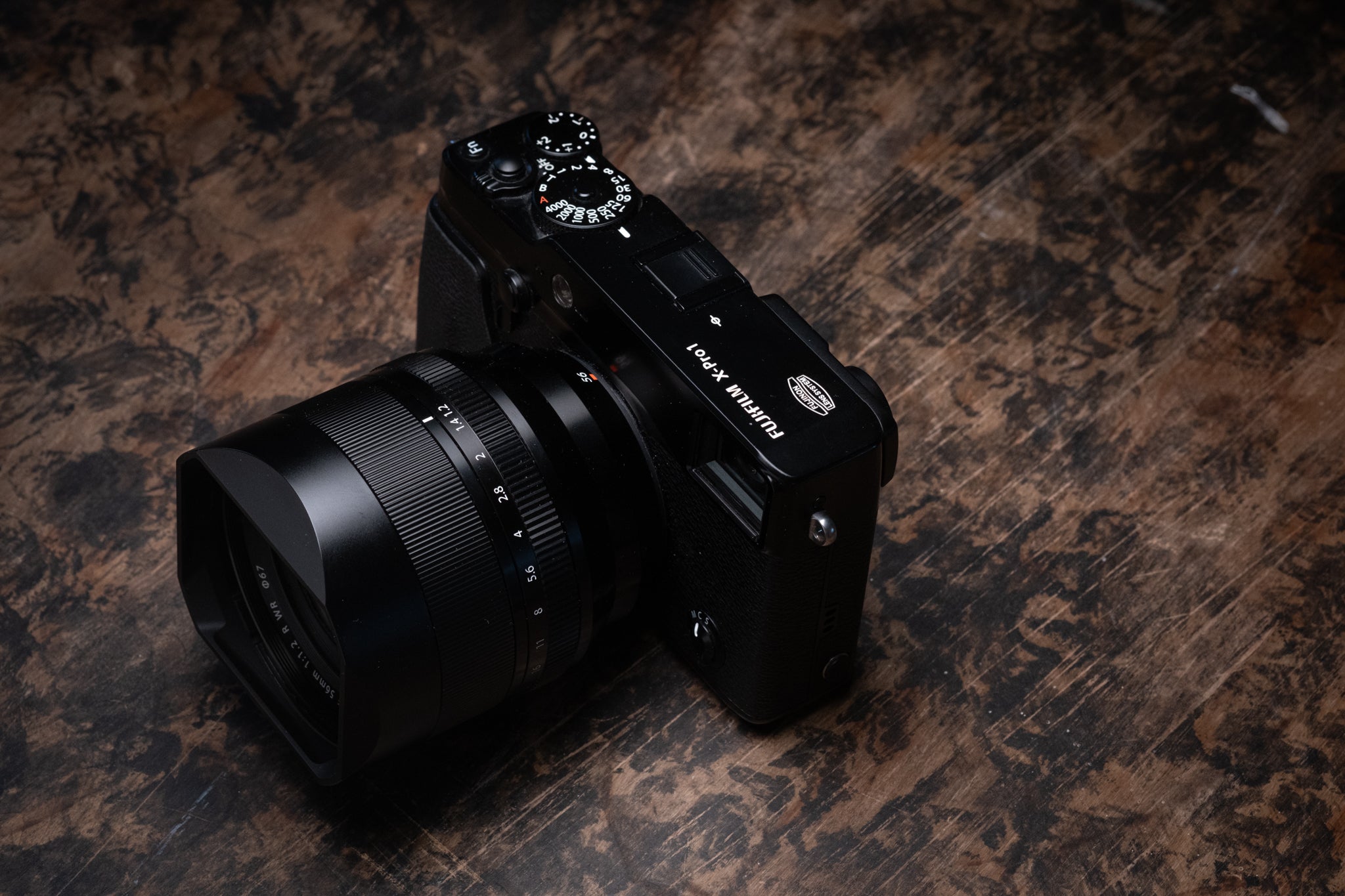 XF 56mm f/1.2 r wr – Squarehood