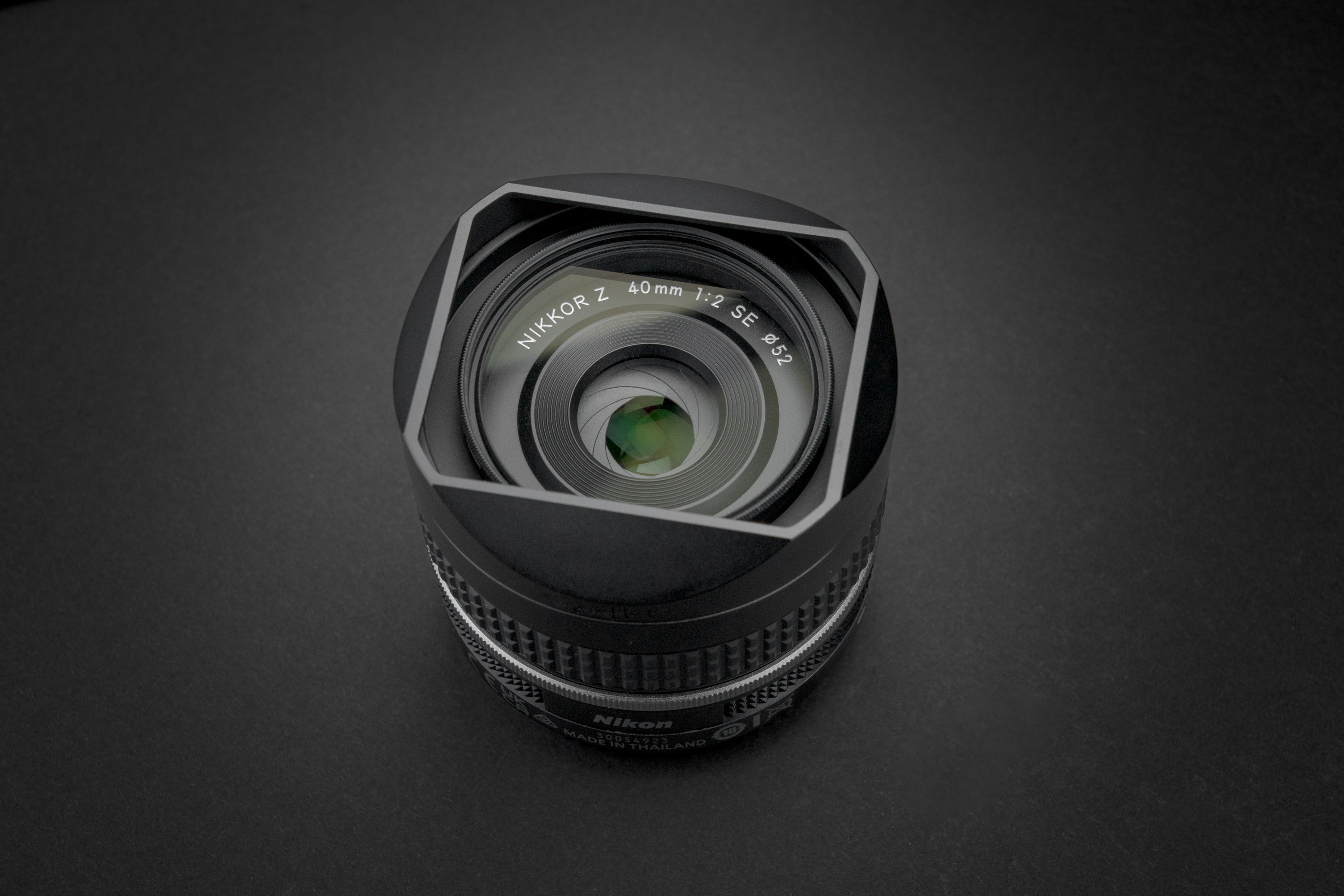 Nikon Nikkor Z 40mm f/2 – Squarehood
