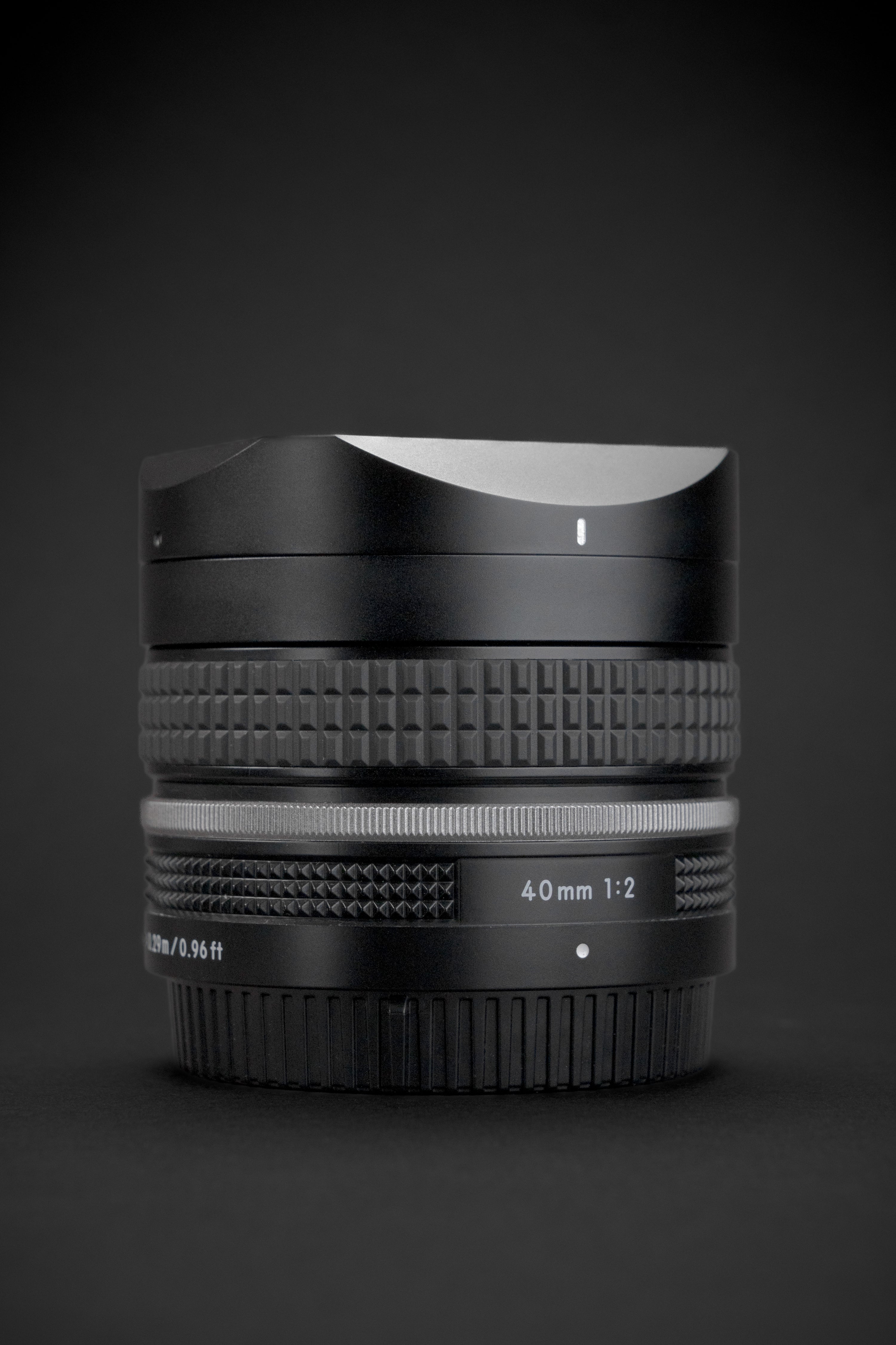Nikon Nikkor Z 40mm f/2 – Squarehood