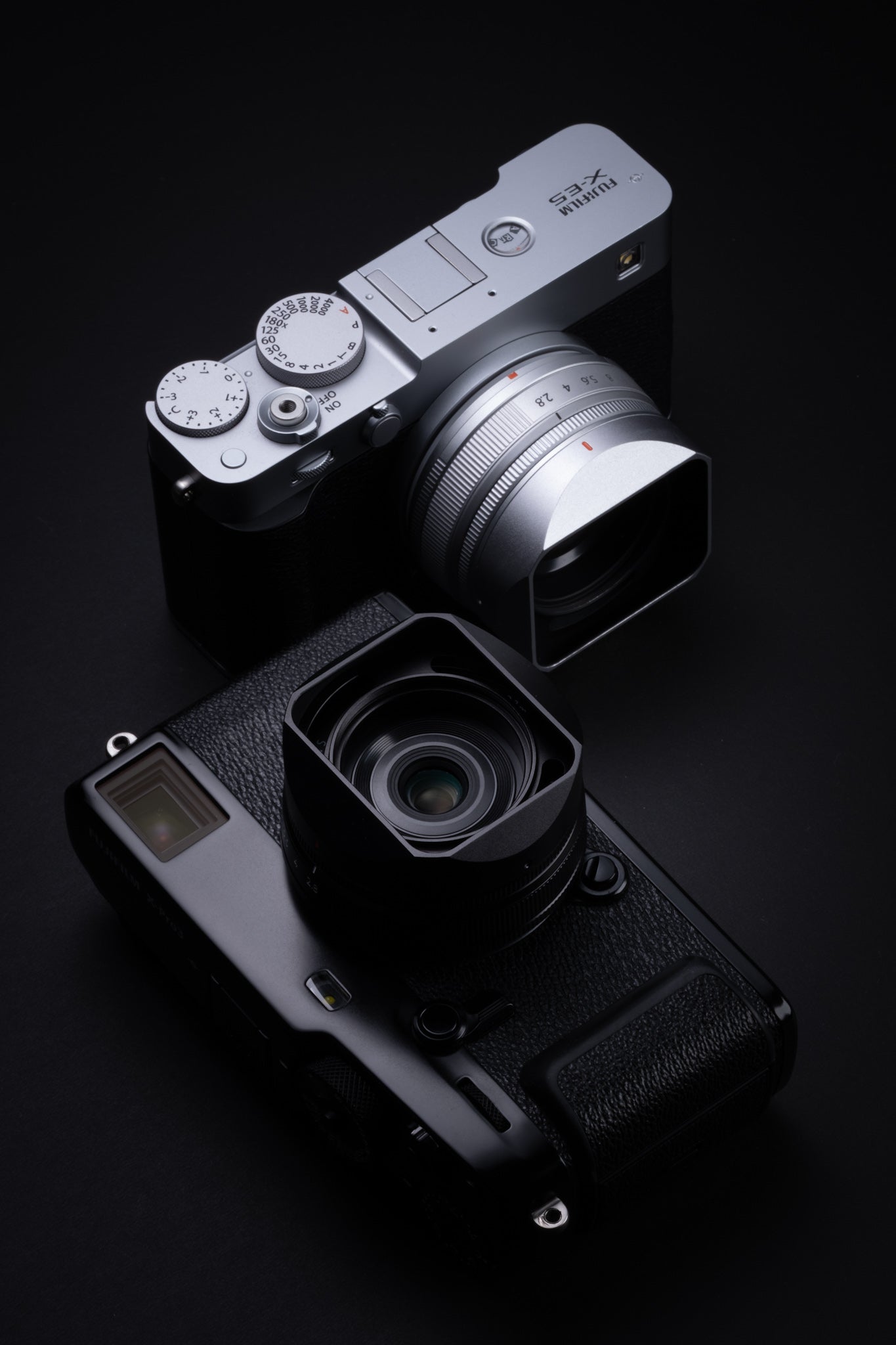 XF 23mm f2.8 r wr – Squarehood