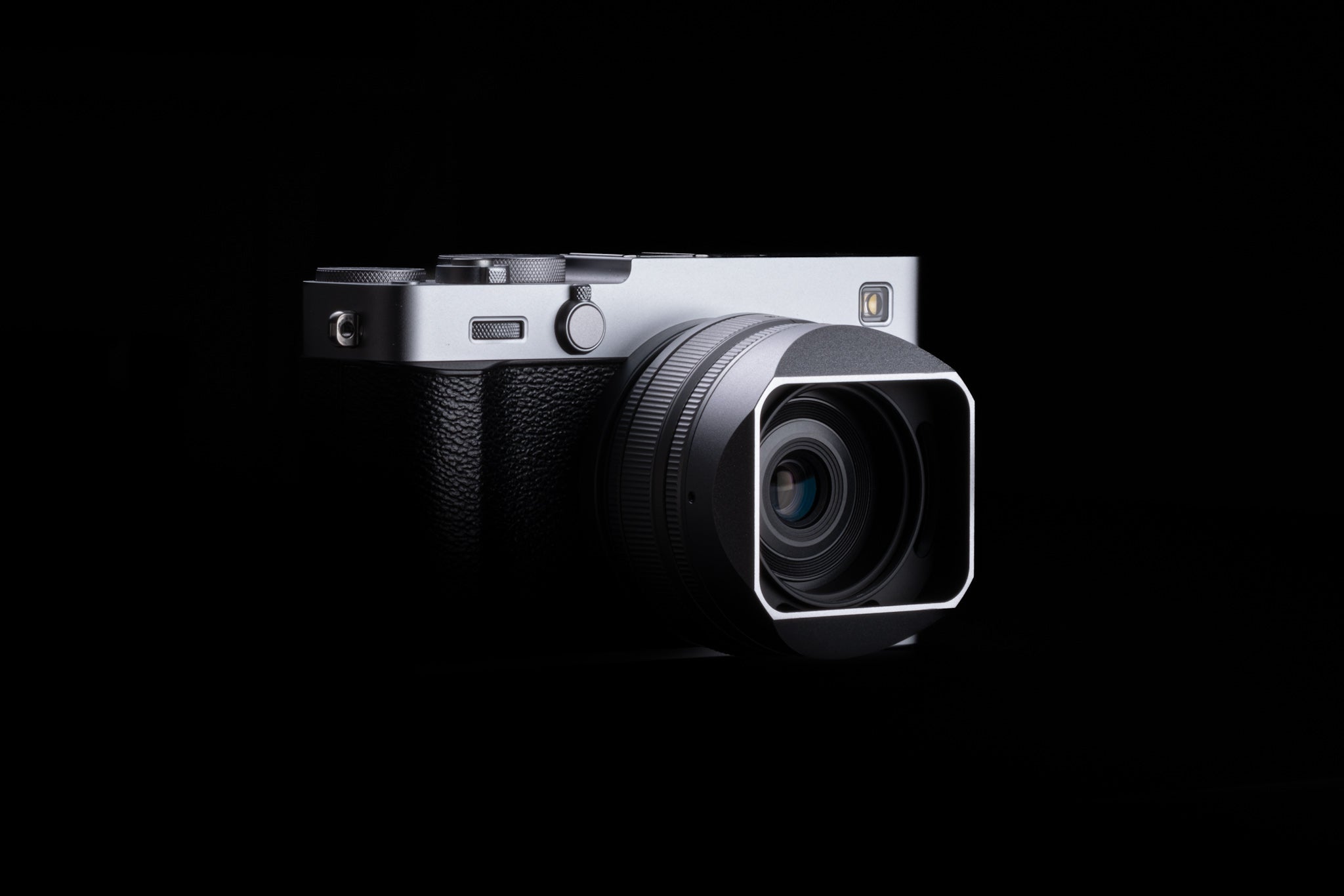 XF 23mm f2.8 r wr – Squarehood