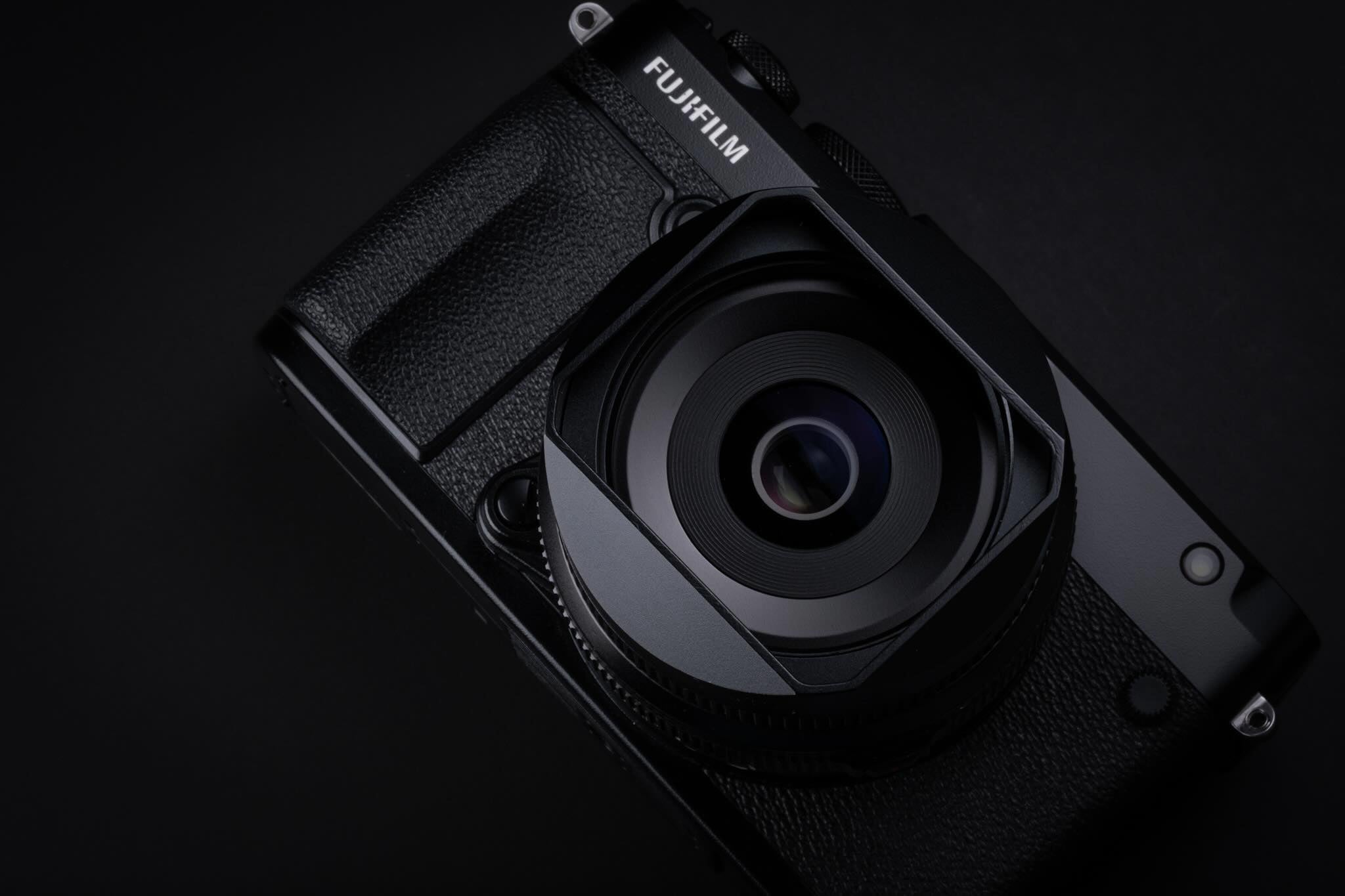 Fujifilm GF 50mm f3.5 – Squarehood