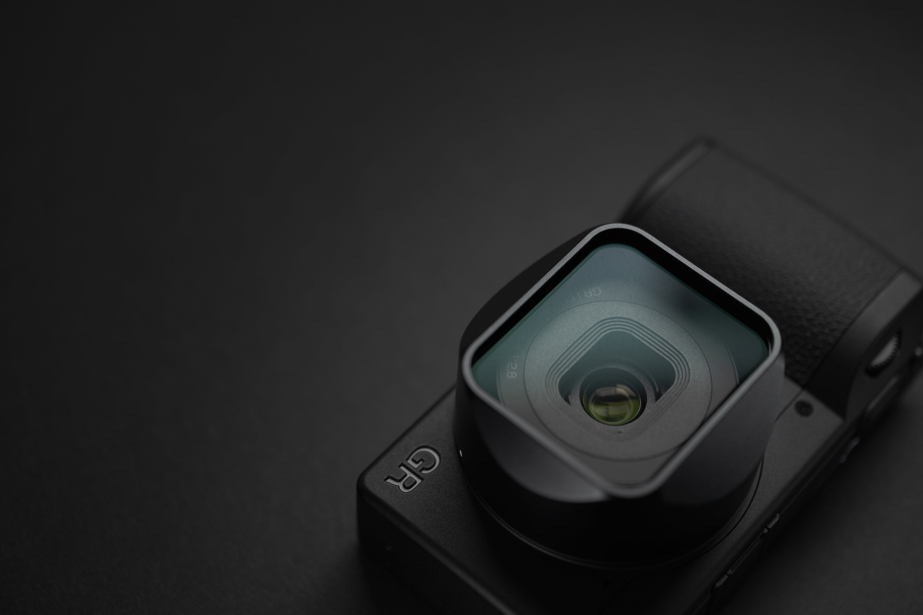 Ricoh GRIV V2 – Squarehood