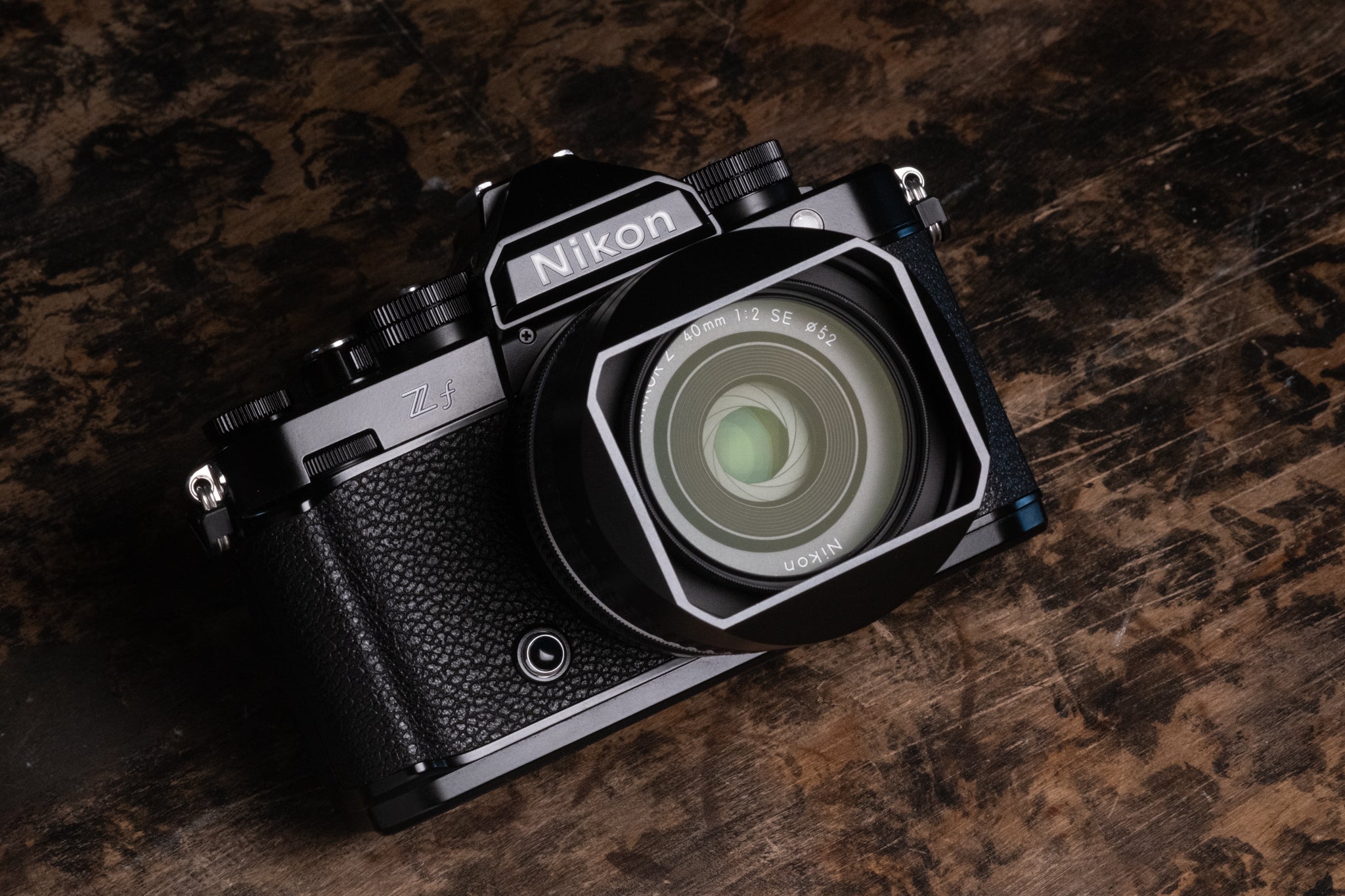 Nikon Nikkor Z 40mm f/2 – Squarehood