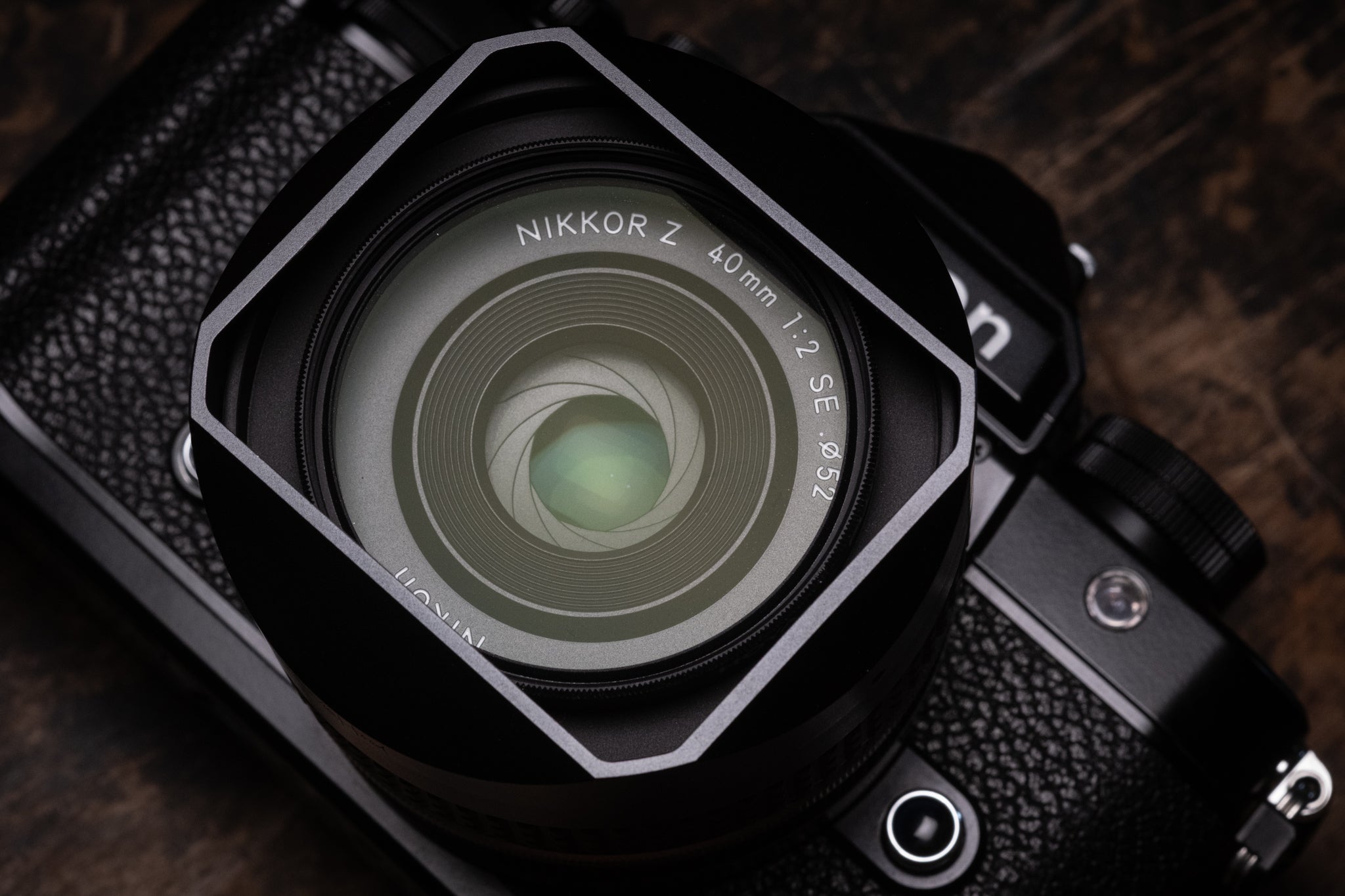 Nikon Nikkor Z 40mm f/2 – Squarehood