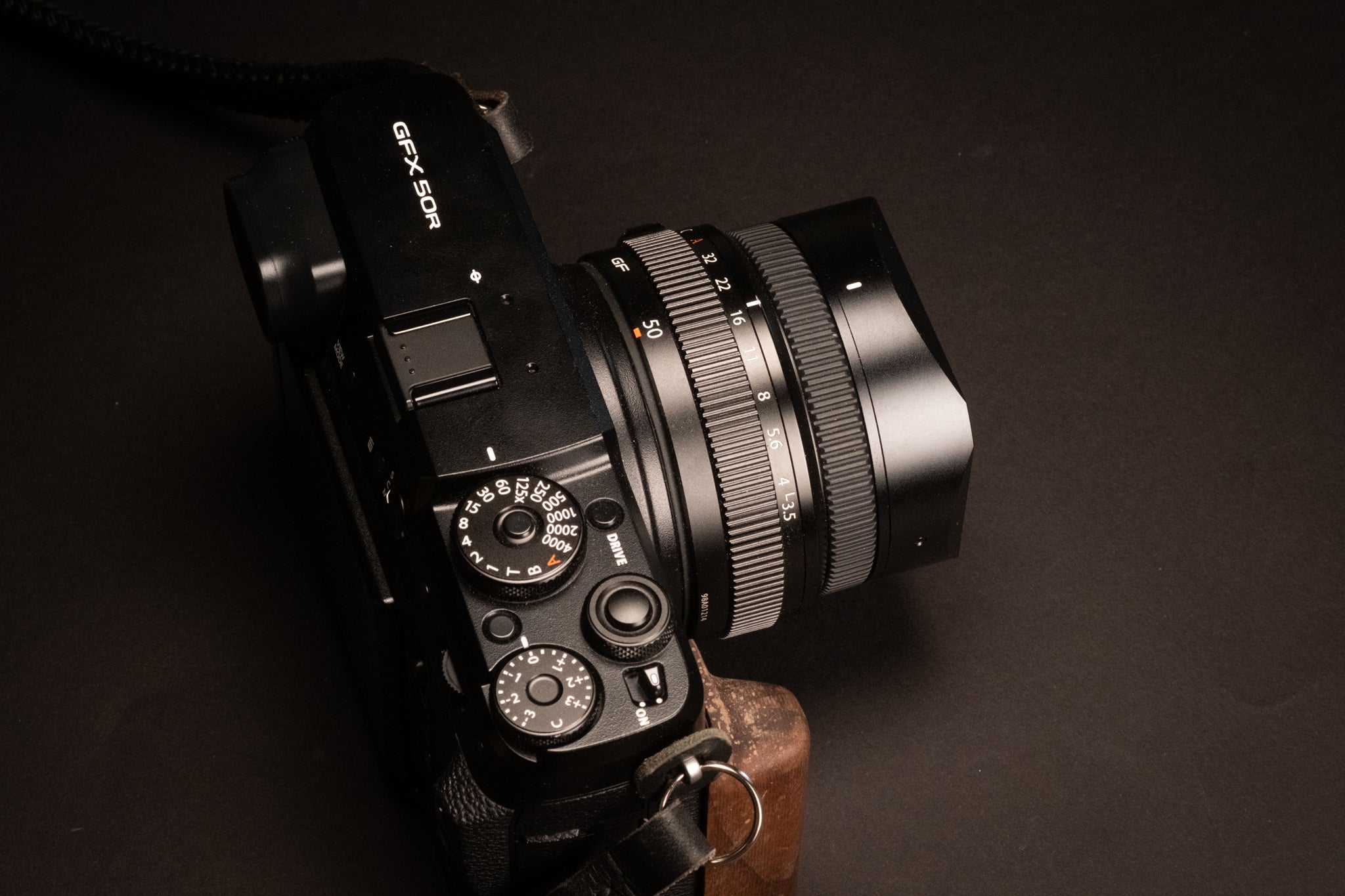Fujifilm GF 50mm f3.5 – Squarehood
