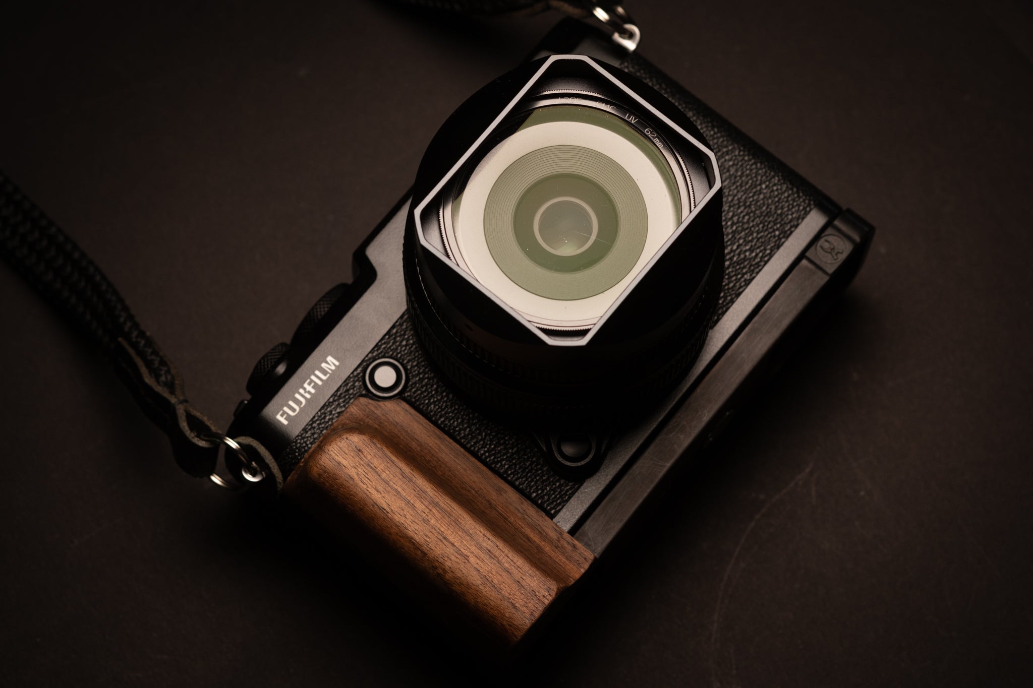 Fujifilm GF 50mm f3.5 – Squarehood